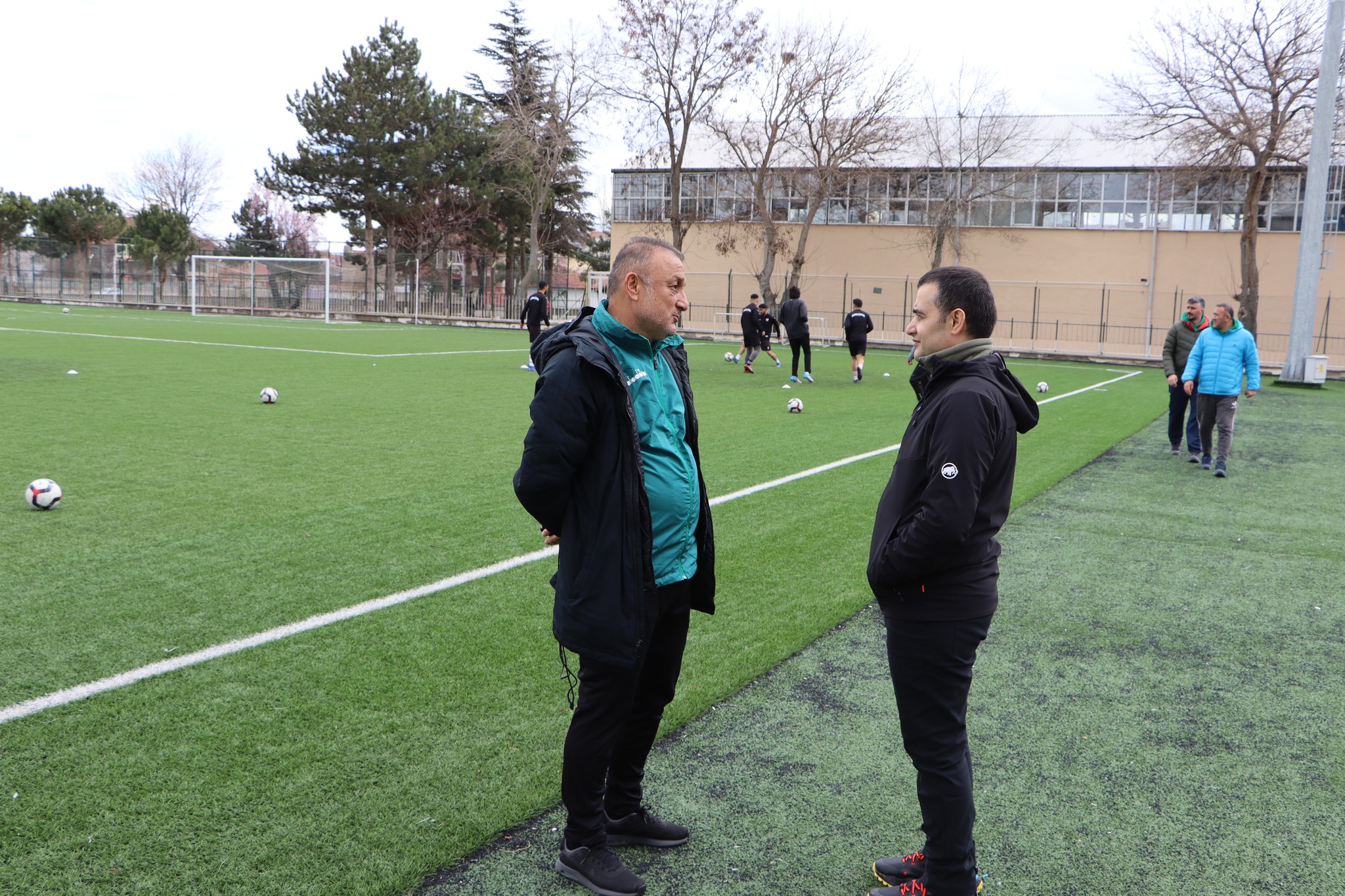 Bilici, Emirdağspor’un antrenmanını ziyaret etti