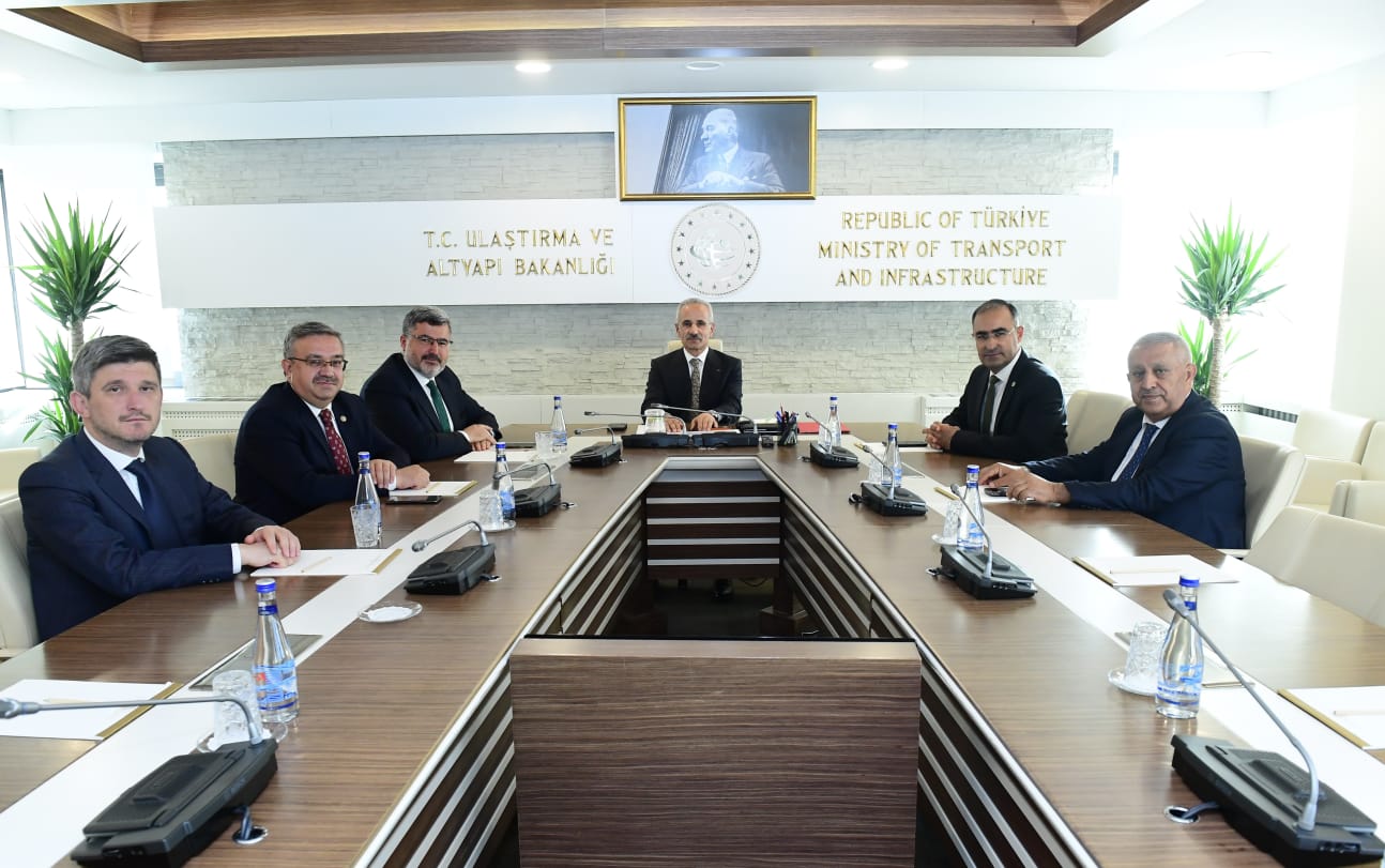 AK Parti Milletvekillleri ve Belediye Başkanı’ndan 3 Bakan’a ziyaret