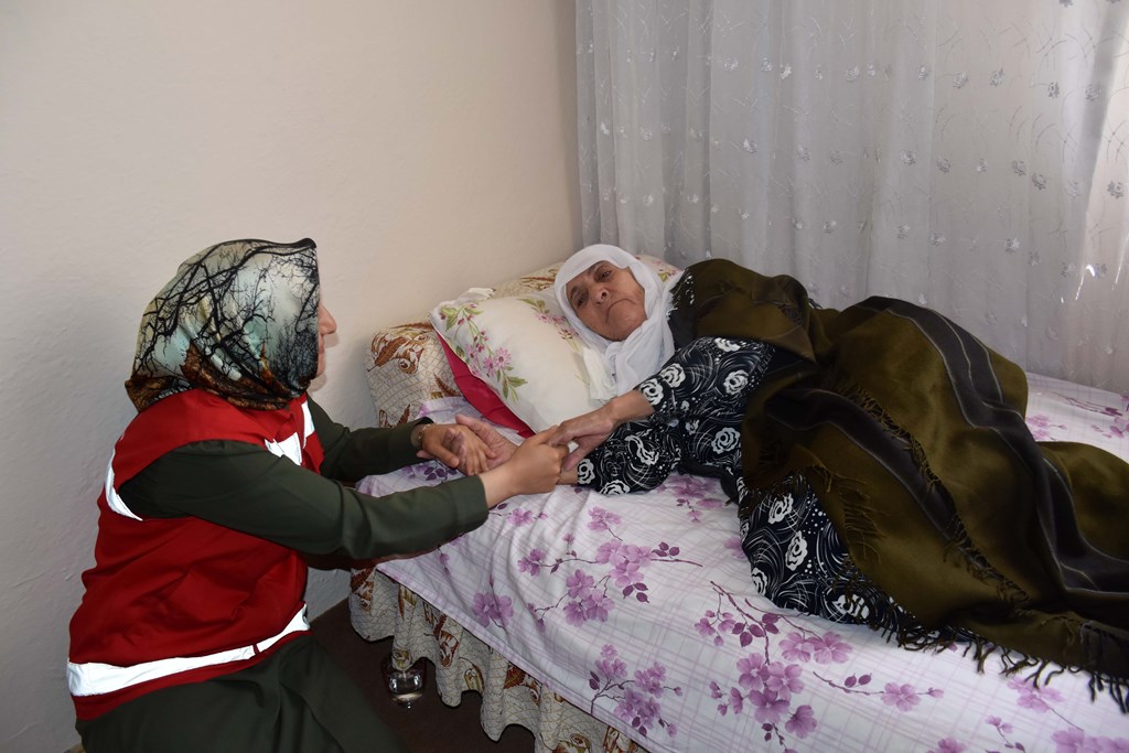 “Evde bakım yardımı ödemelerini hak sahiplerinin hesaplarına artışlı şekilde yatırmaya başladık”