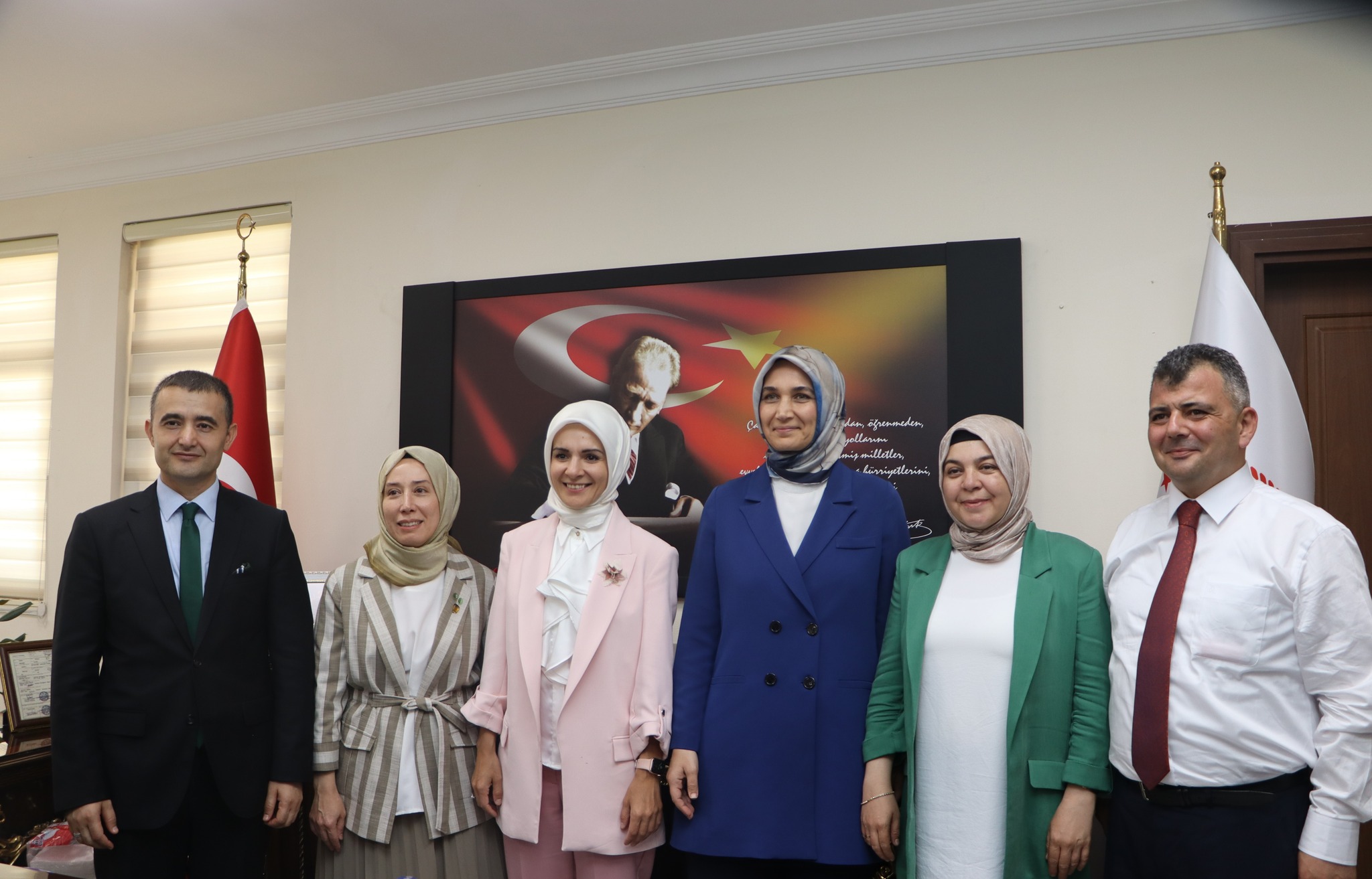 EMİRDAĞ, BAKAN GÖKTAŞ’I BAĞRINA BASTI