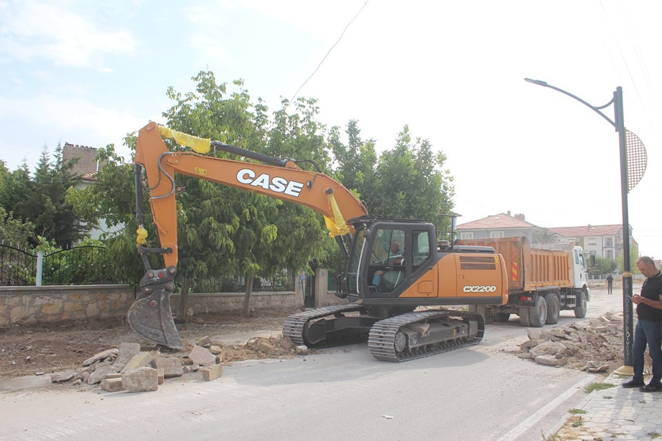 Mezar Caddesi’ne yeni asfalt