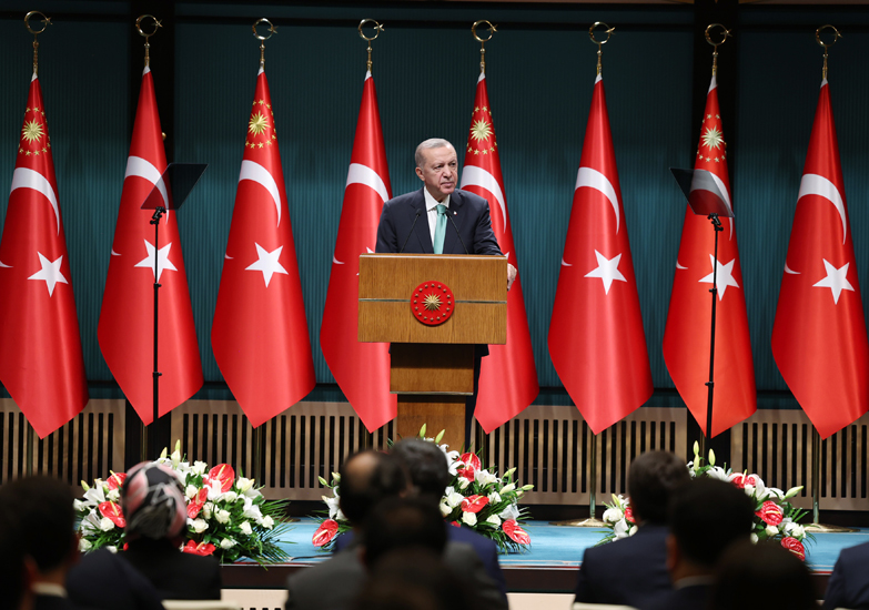 “Üniversiteli gençlerimize vaadimiz olan cep telefonu ve bilgisayar desteğini hayata geçiriyoruz”