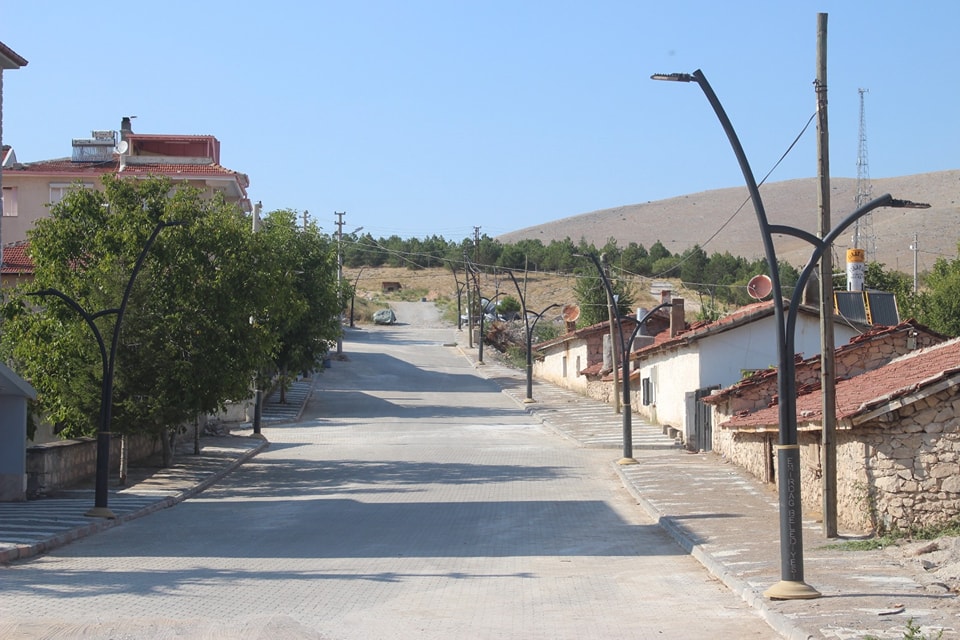 Olimpik Yüzme Havuzu’nun yolu ışıklandırılıyor