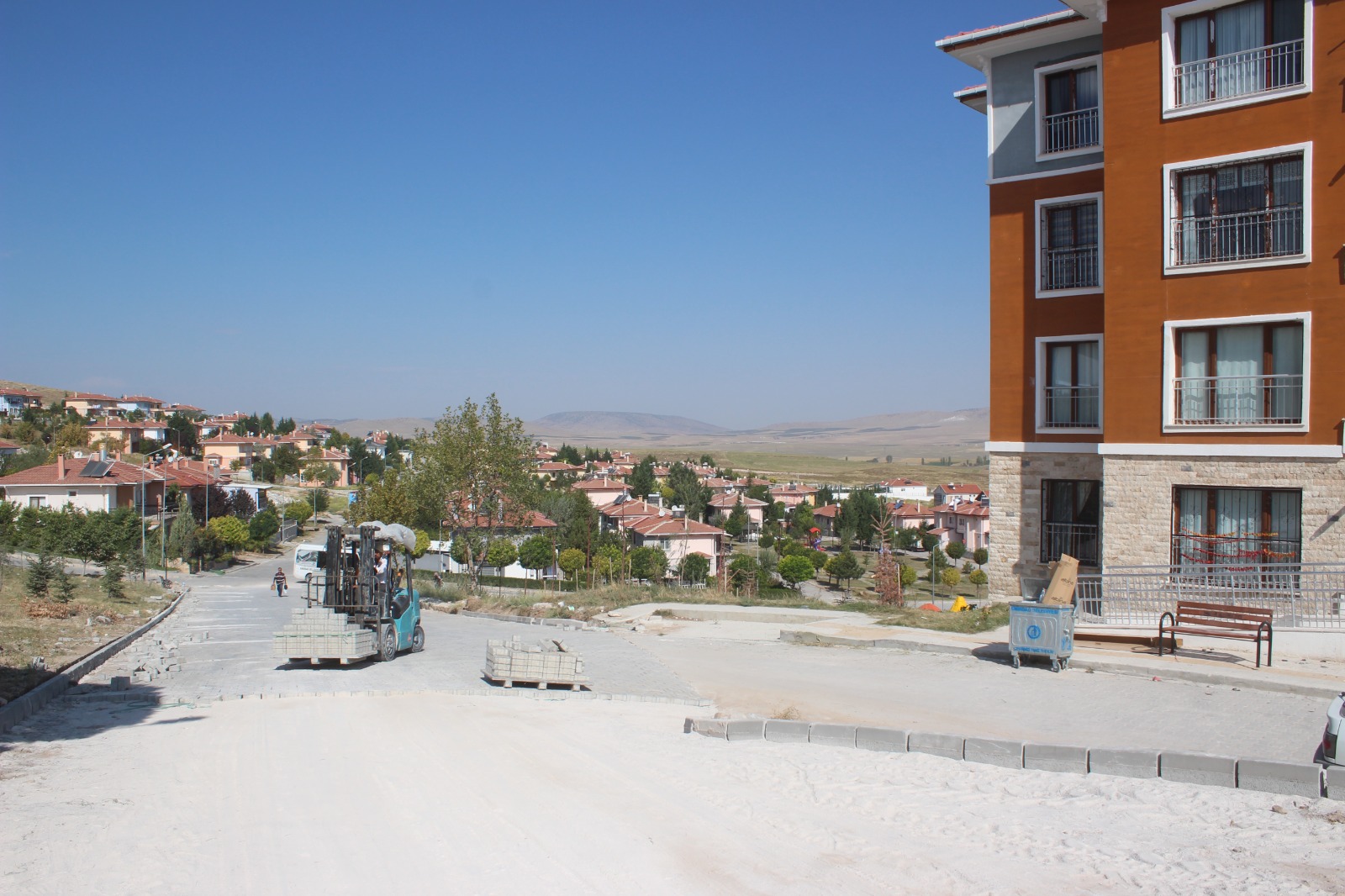 TOKİ Bölgesi Bordür ve Taş Döşeme Çalışmaları Devam Ediyor