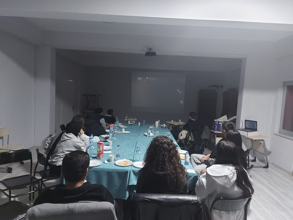 Emirdağ Belediyesi Gençlik Merkezi’nde Sinema Keyfi