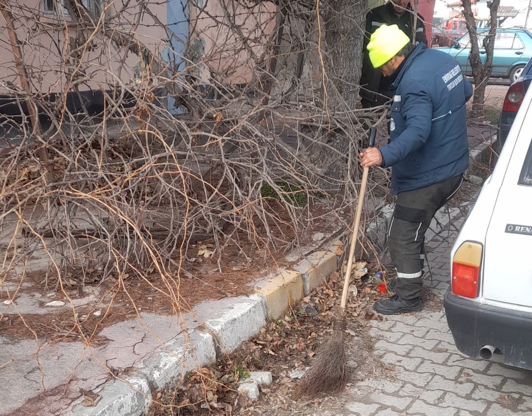 İlçemizdeki Temizlik Çalışmaları Devam Ediyor