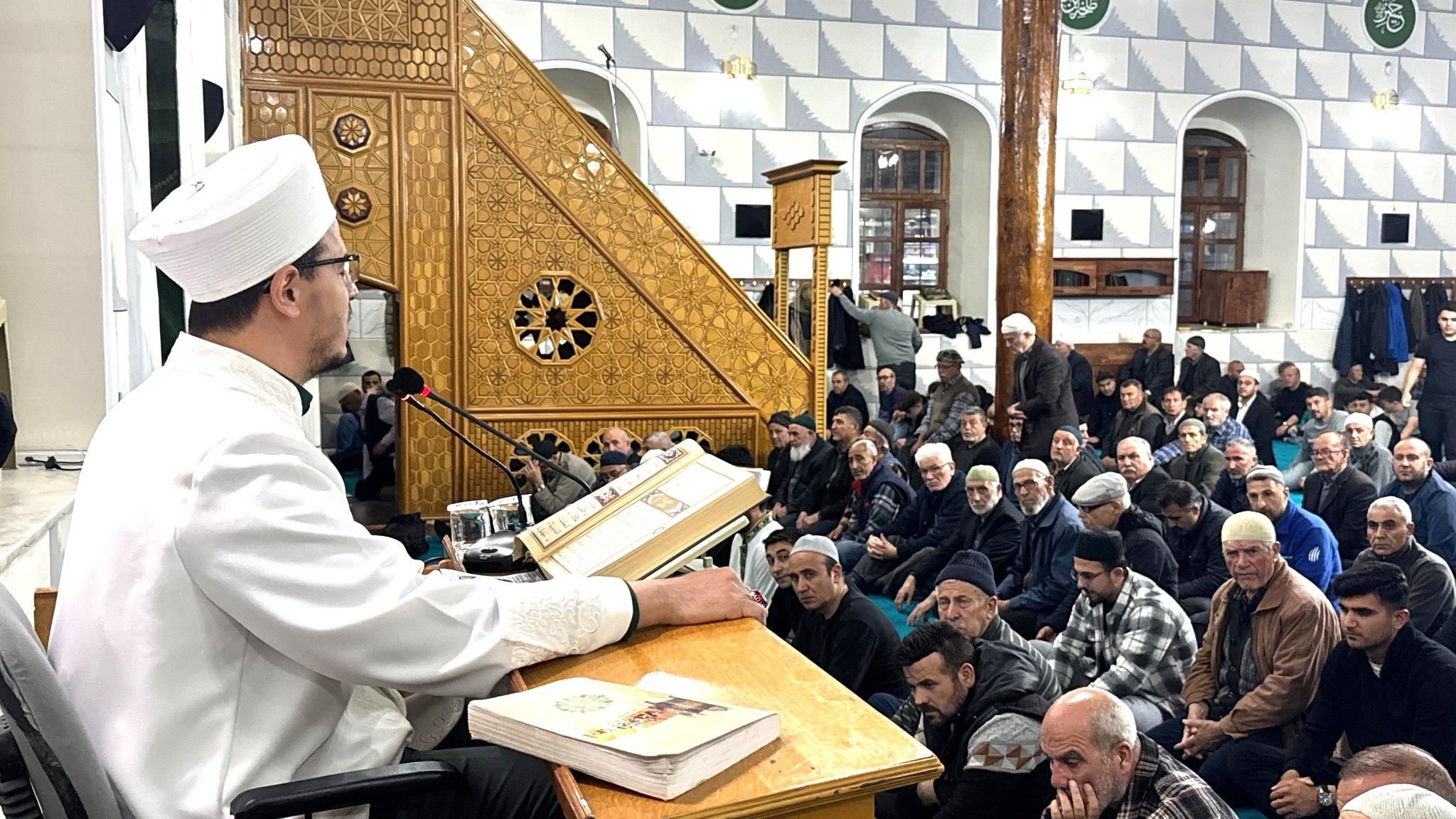 Kadir Gecesi Emirdağ Çarşı Camii doldu taştı