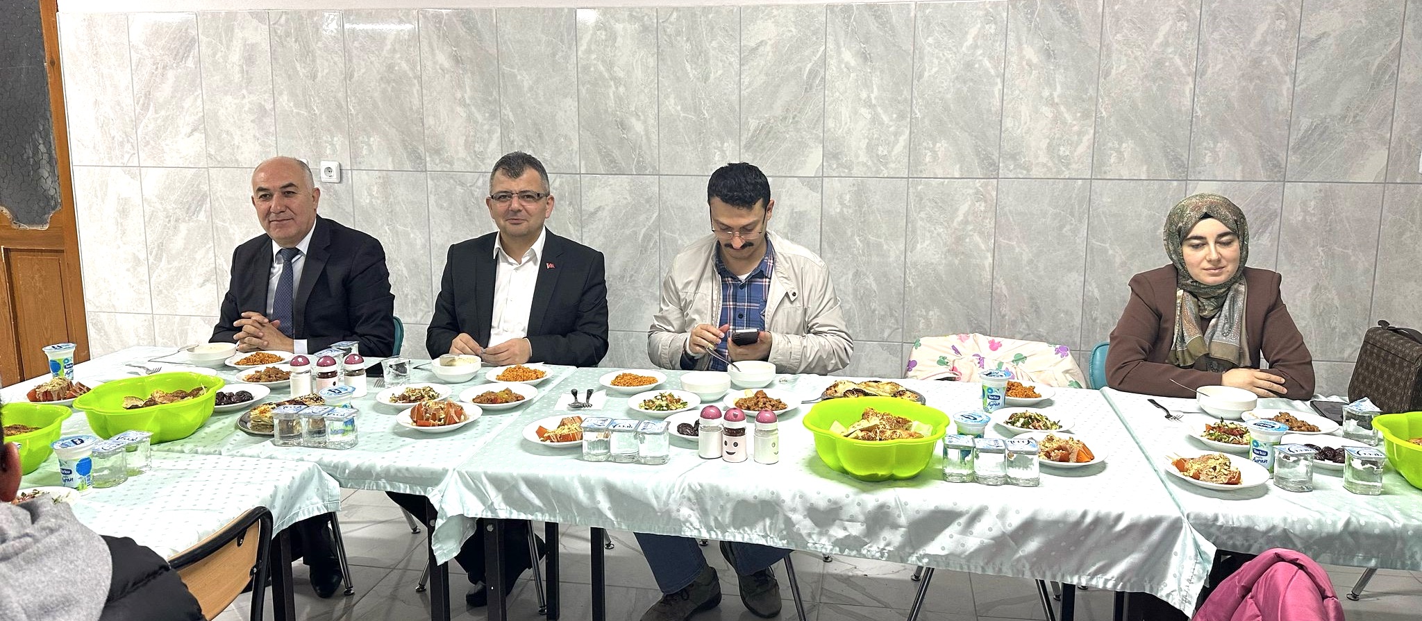 Kaymakam Akgül ve Belediye Başkanı Koyuncu, Proje İmam Hatip Lisesi’nin İftar Programına Katıldı