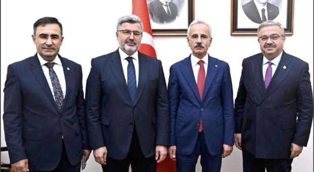 Ulaştırma ve Altyapı Bakanı Uraloğlu’ndan Afyonkarahisar’a destek sözü!