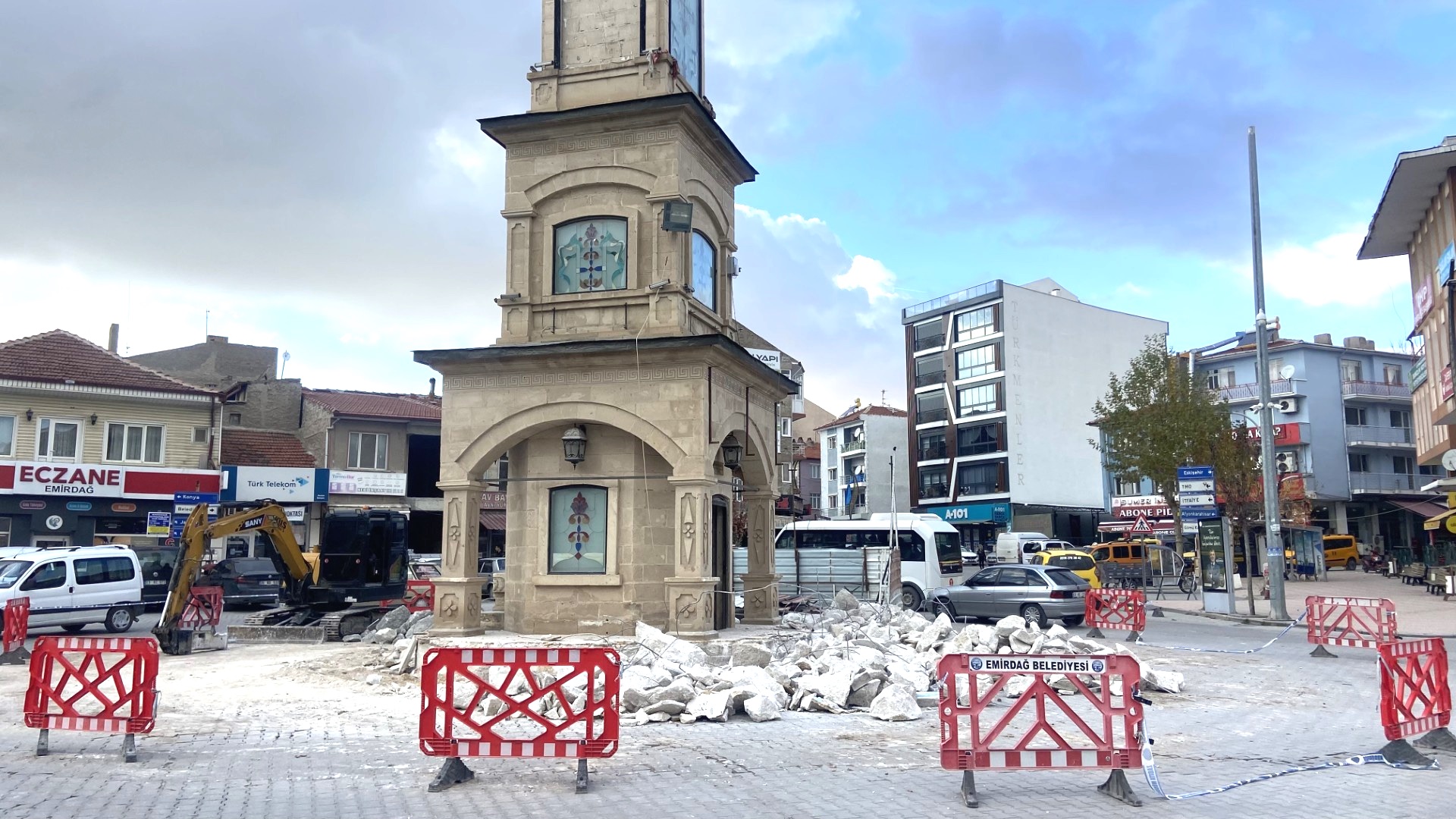 Cumhuriyet Meydanı’nda çalışmalar sürüyor!