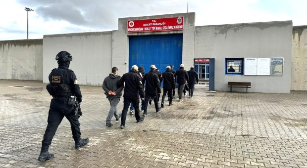 Afyonkarahisar’da DEAŞ  operasyonu : 6 şahıs tutuklandı!