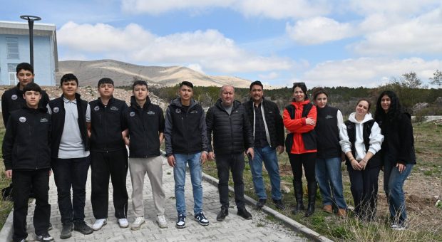 Meyve Bahçelerine Gençlik Meclisi imzası