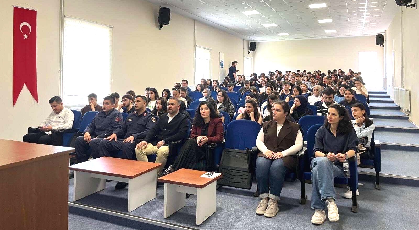 Emirdağ MYO’da madde bağımlılığı ile mücadele semineri düzenlendi