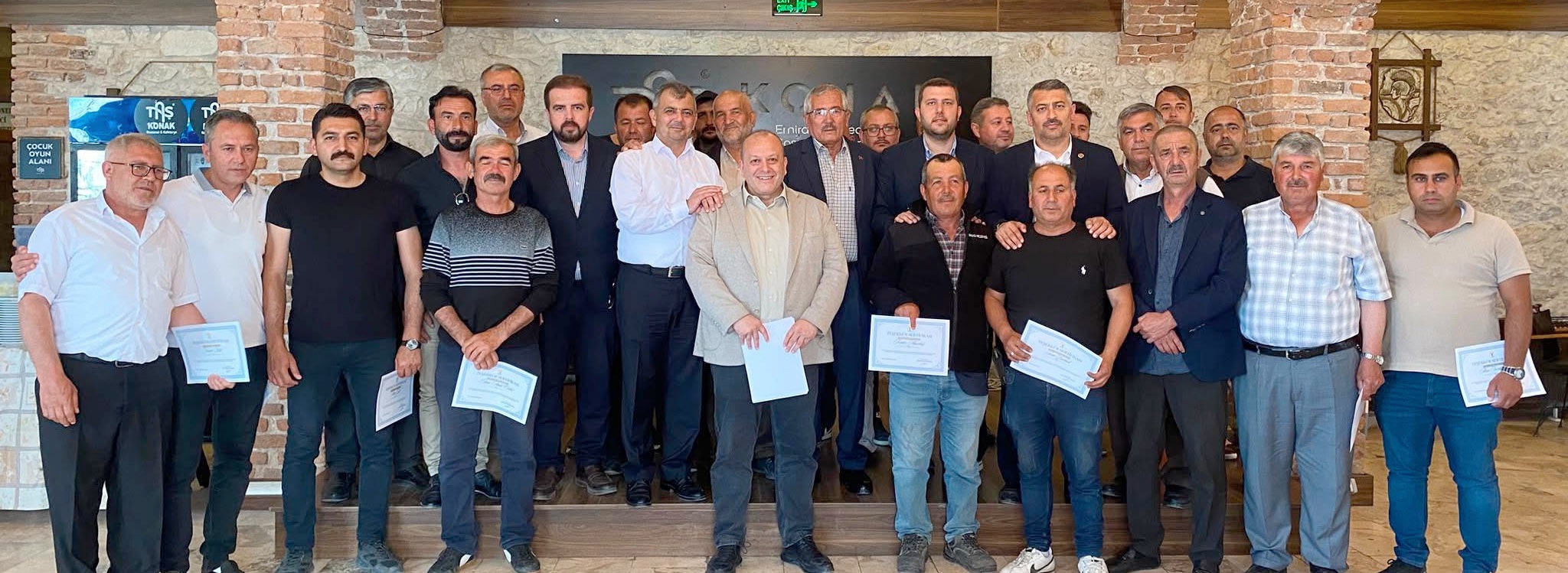 AK Parti Emirdağ’da Mahalle ve Köy Başkanlarıyla buluştu