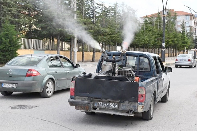 BELEDİYE İLAÇLAMA ÇALIŞMALARINA HIZ VERDİ