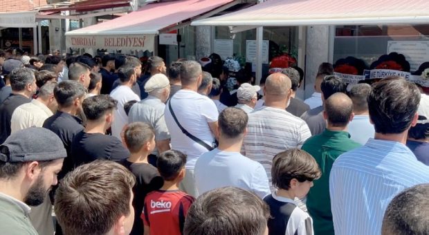 ORKUN KÖKÇÜ’NÜN ANNEANNESİ EMİRDAĞ’DA SON YOLCULUĞUNA UĞURLANDI