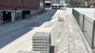 Doğa Millet Bahçesi’nin kenarındaki yola parke taşı döşeniyor