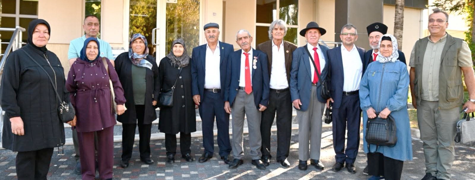 EMİRDAĞLI GAZİLER VE ŞEHİT YAKINLARI DÜN KIBRIS’A GİTTİ