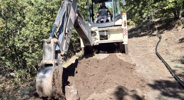 KARACALAR KÖYÜ YAYLA SUYU BORULARI YENİLENİYOR