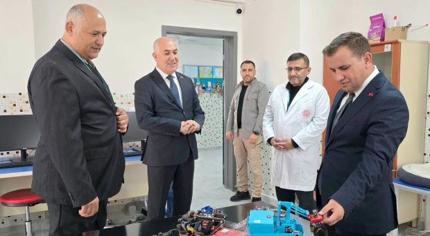 İlçemiz Kaymakamı Adem Topaca’dan ilçemizdeki iki okula ziyaret
