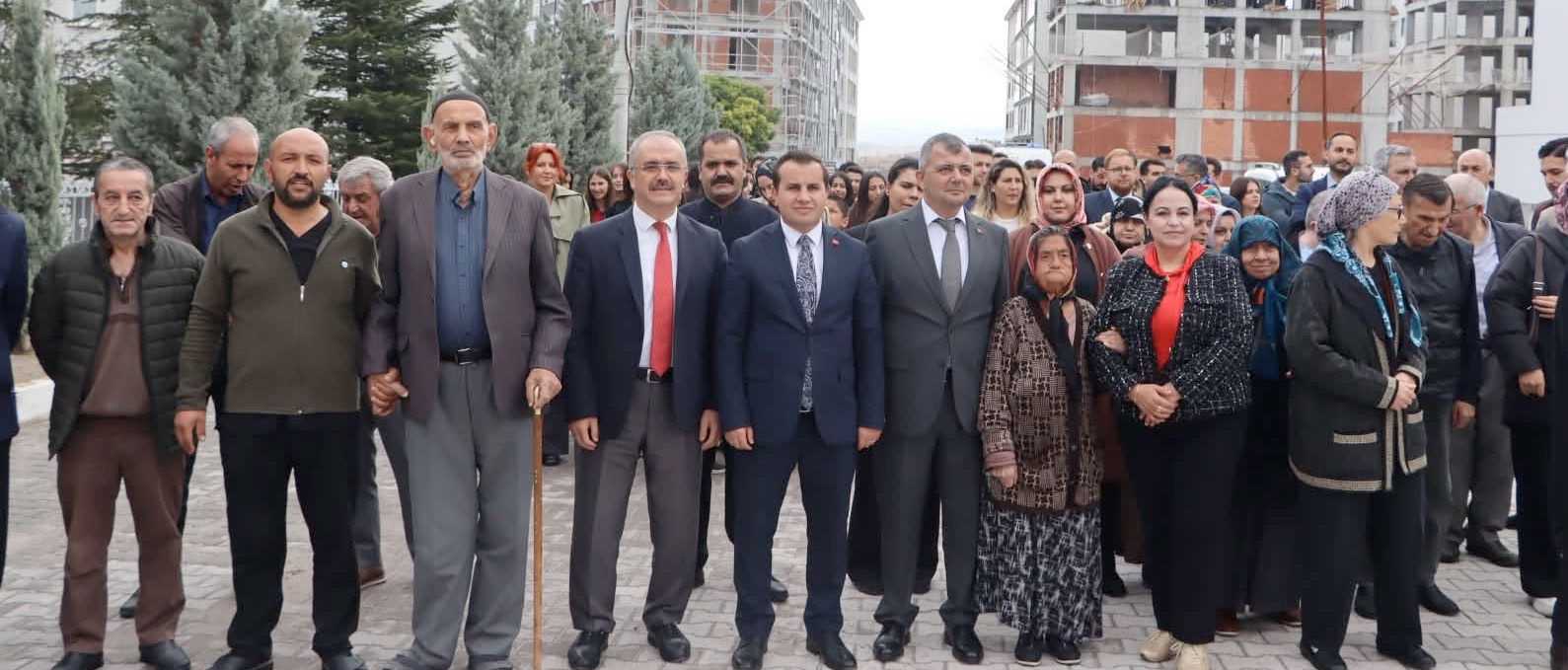 YAŞLILAR GÜNÜ’NDE YAŞLILARLA YÜRÜDÜLER