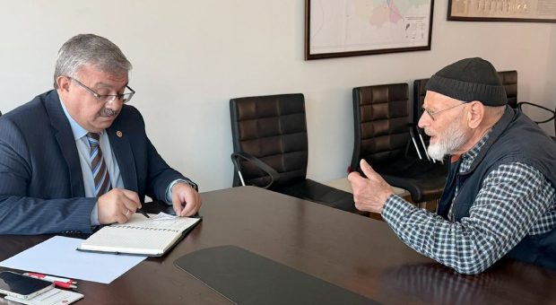 AK Parti Milletvekili Yurdunuseven, “Halk Günü”nde vatandaşları dinledi